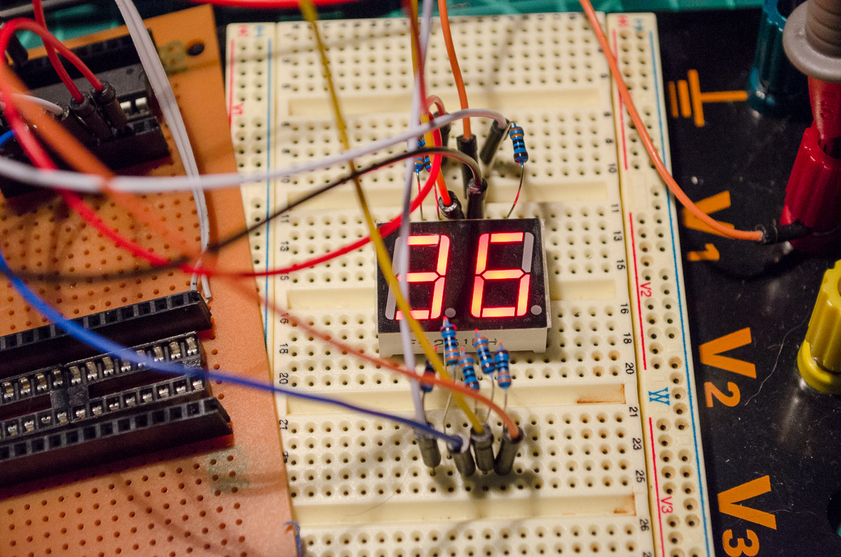 Multiplexing a dual seven segment display with a ATTiny2313a