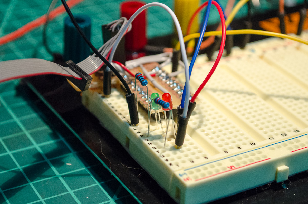 ATtiny 2313A dual-led blinking circuit